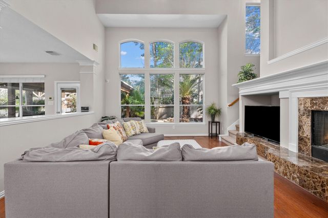 15 Barlow Court, The Woodlands, TX 77382