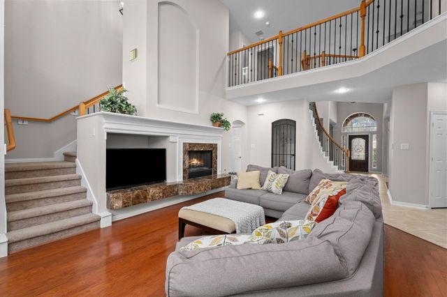 15 Barlow Court, The Woodlands, TX 77382