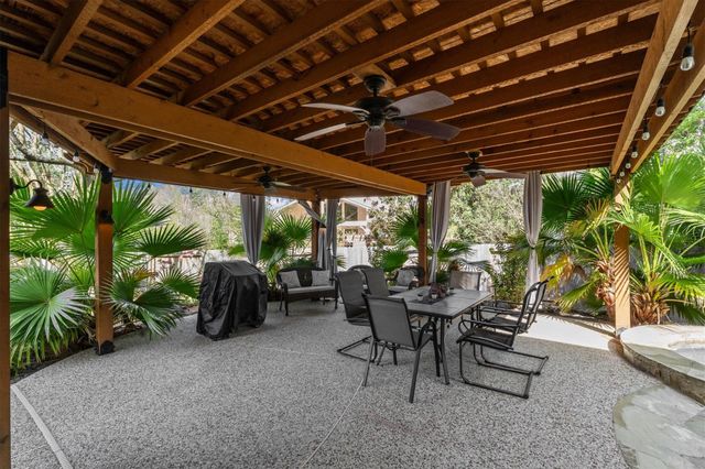 15 Barlow Court, The Woodlands, TX 77382