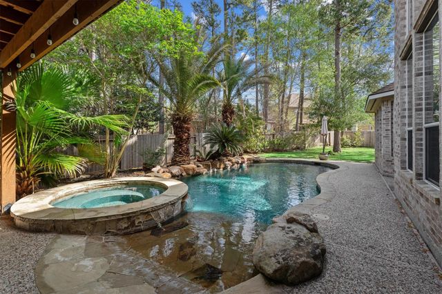 15 Barlow Court, The Woodlands, TX 77382