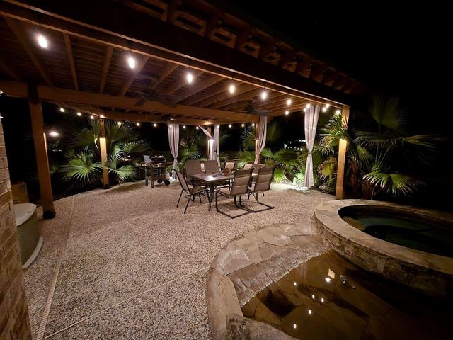 15 Barlow Court, The Woodlands, TX 77382