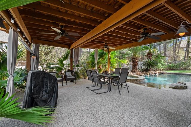 15 Barlow Court, The Woodlands, TX 77382