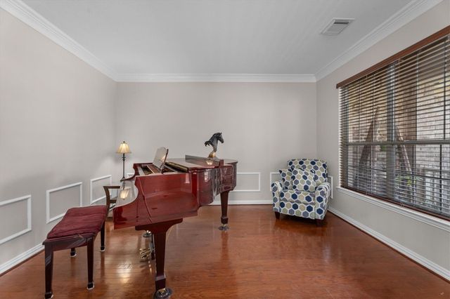 15 Barlow Court, The Woodlands, TX 77382