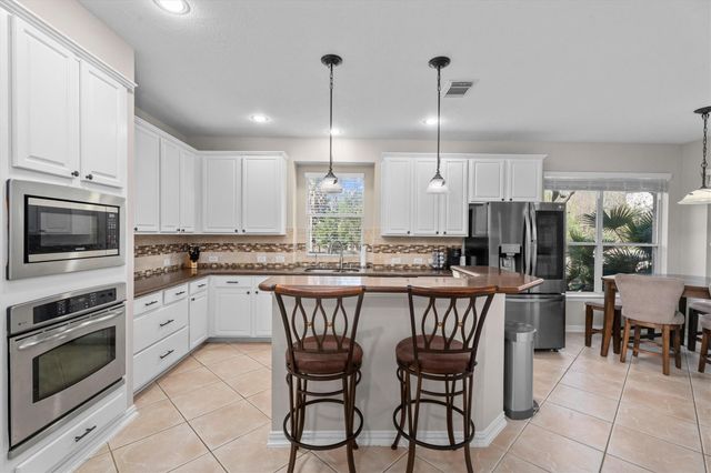 15 Barlow Court, The Woodlands, TX 77382