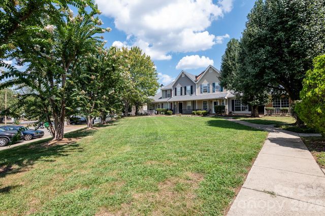 8219 Golf Ridge Drive, Charlotte, NC 28277