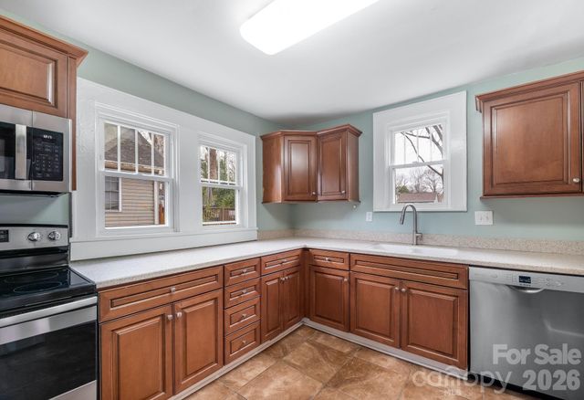 900 Sweetbriar Street, Charlotte, NC 28205