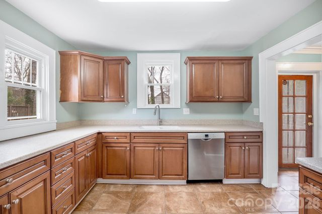 900 Sweetbriar Street, Charlotte, NC 28205