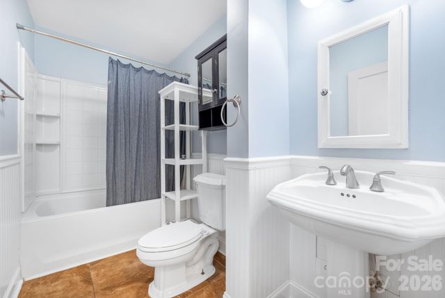 900 Sweetbriar Street, Charlotte, NC 28205