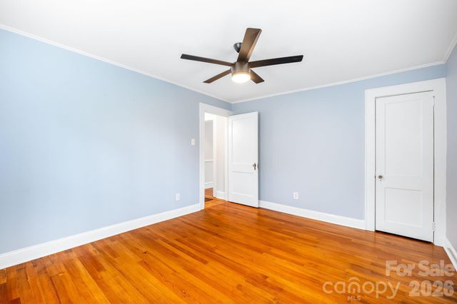 900 Sweetbriar Street, Charlotte, NC 28205