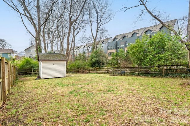 900 Sweetbriar Street, Charlotte, NC 28205