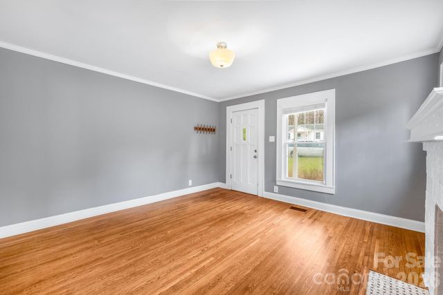 900 Sweetbriar Street, Charlotte, NC 28205