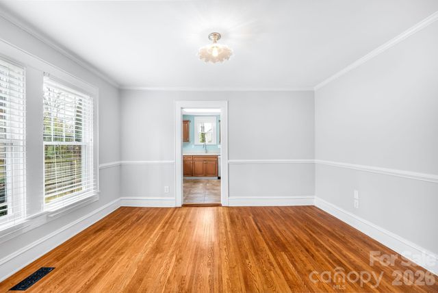 900 Sweetbriar Street, Charlotte, NC 28205