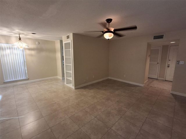 899 Riverside Drive 613, Coral Springs, FL 33071