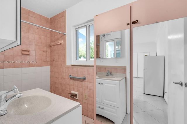 201 SW 51st Ct 3, Miami, FL 33134