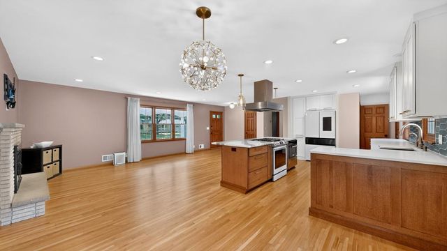 133 Craig Way NE, Fridley, MN 55432