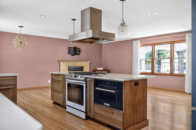 133 Craig Way NE, Fridley, MN 55432