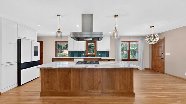133 Craig Way NE, Fridley, MN 55432