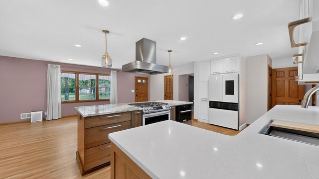 133 Craig Way NE, Fridley, MN 55432