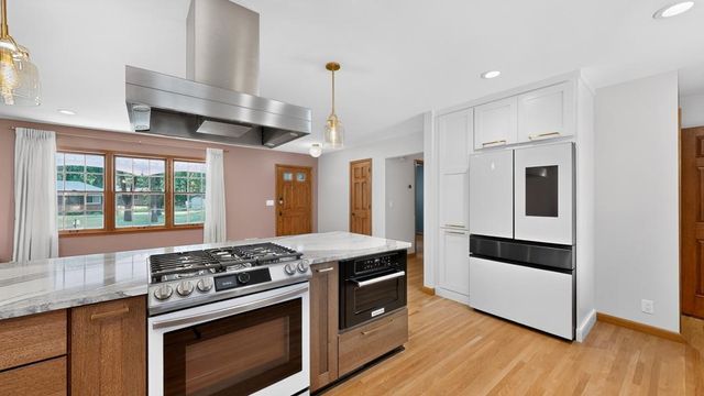 133 Craig Way NE, Fridley, MN 55432