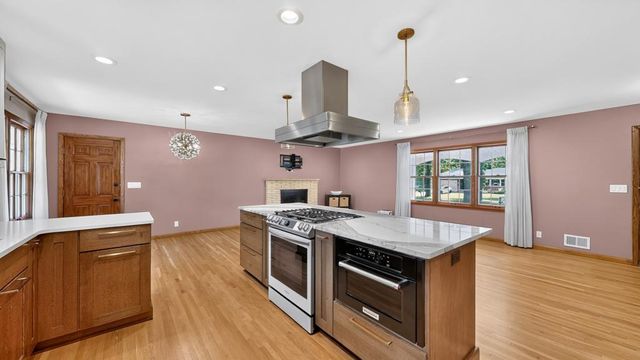 133 Craig Way NE, Fridley, MN 55432