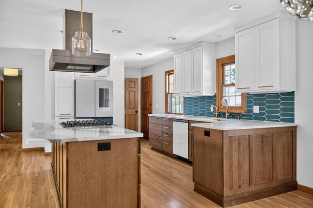 133 Craig Way NE, Fridley, MN 55432