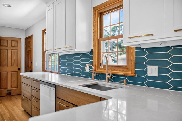 133 Craig Way NE, Fridley, MN 55432
