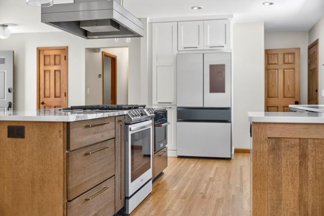 133 Craig Way NE, Fridley, MN 55432
