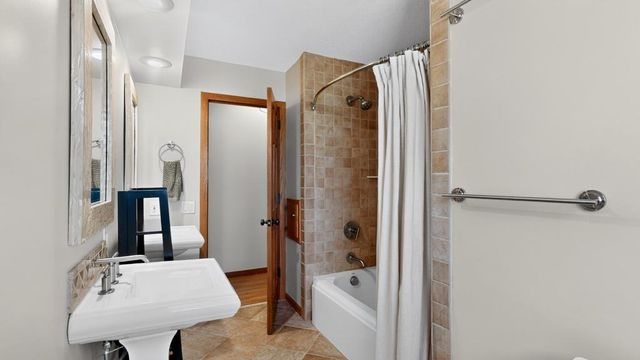 133 Craig Way NE, Fridley, MN 55432