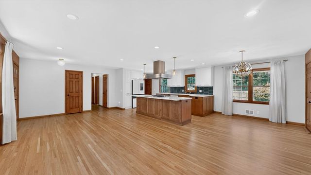 133 Craig Way NE, Fridley, MN 55432