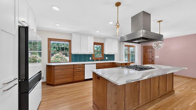 133 Craig Way NE, Fridley, MN 55432