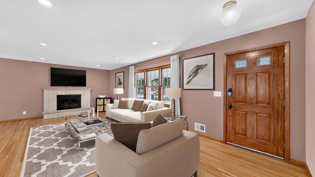 133 Craig Way NE, Fridley, MN 55432 — photo 4
