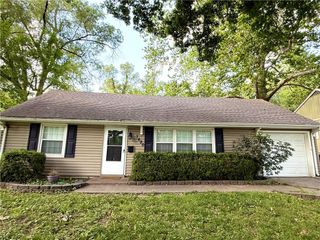 7680 Rainbow Drive, Prairie Village, KS 66208