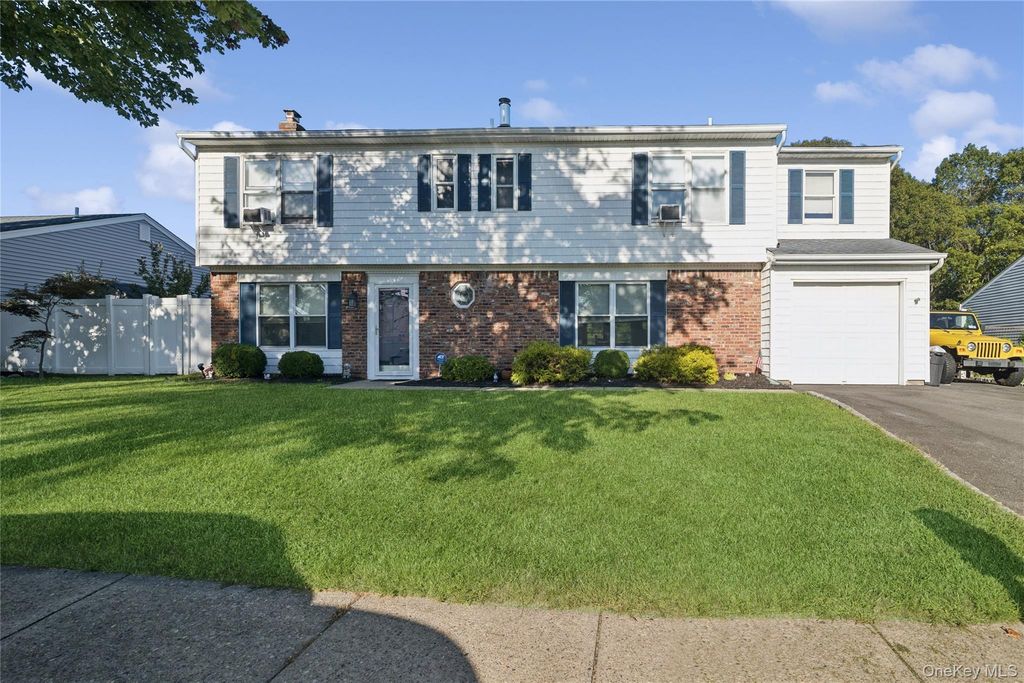 7 Springmeadow Drive, Holbrook, NY 11741 — photo 2