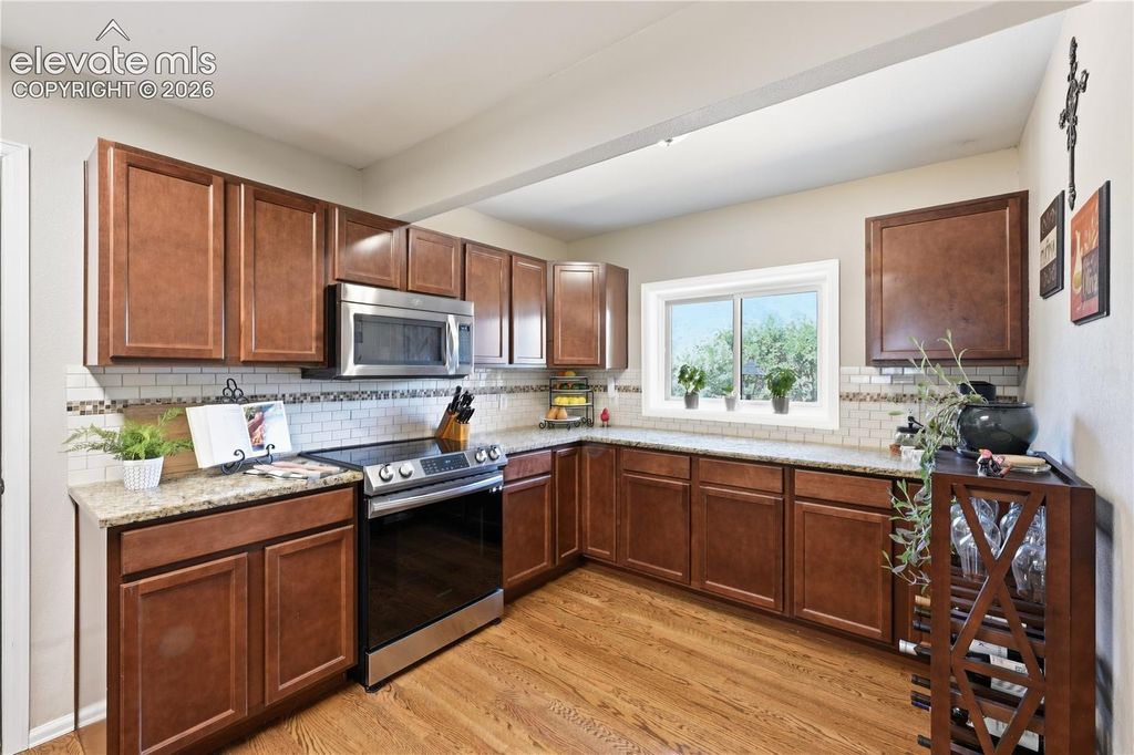 306 Sutherland Place, Manitou Springs, CO 80829 — photo 5