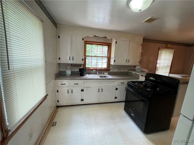 737 Jefferson Pl, Petersburg, VA 23803