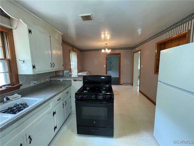 737 Jefferson Pl, Petersburg, VA 23803