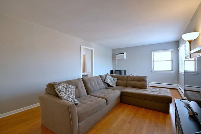 7310 N Harlem Avenue 303, Chicago, IL 60631