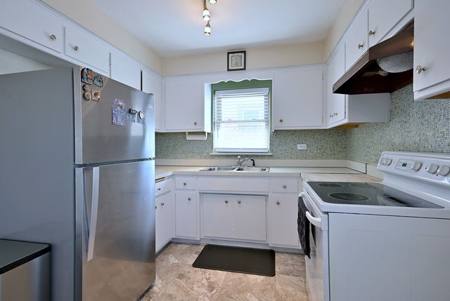 7310 N Harlem Avenue 303, Chicago, IL 60631