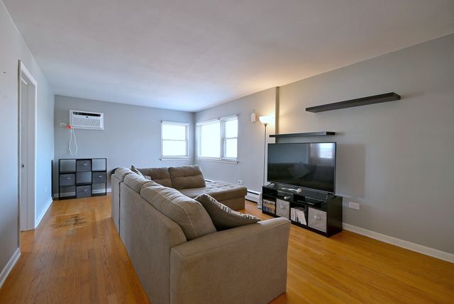 7310 N Harlem Avenue 303, Chicago, IL 60631