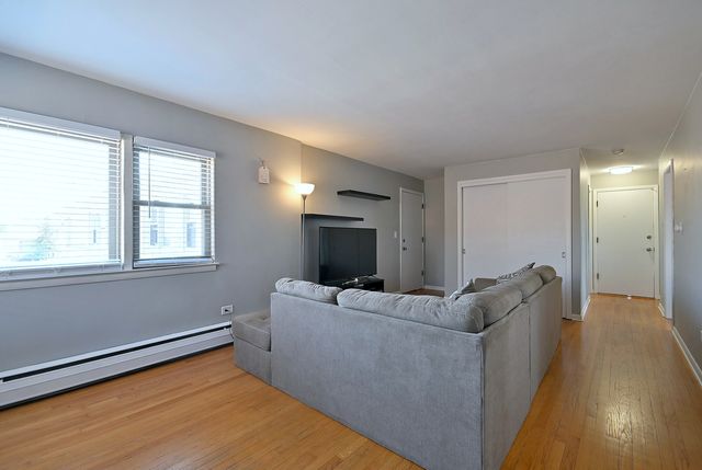 7310 N Harlem Avenue 303, Chicago, IL 60631