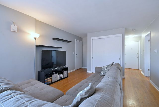 7310 N Harlem Avenue 303, Chicago, IL 60631