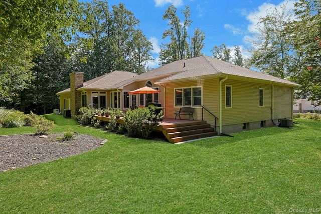 6 Marycrest Road, West Nyack, NY 10994