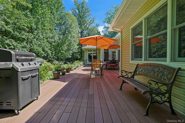 6 Marycrest Road, West Nyack, NY 10994