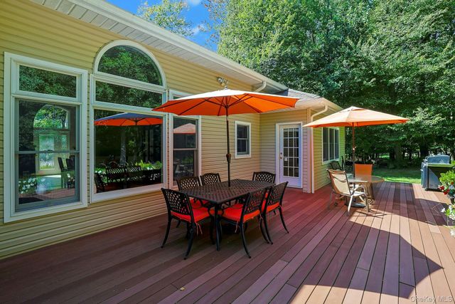 6 Marycrest Road, West Nyack, NY 10994