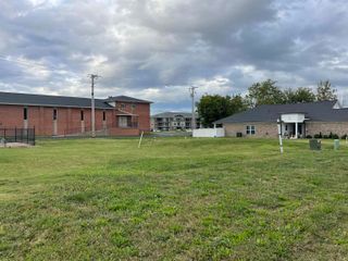 8511 Pebble Creek Drive, Newburgh, IN 47630