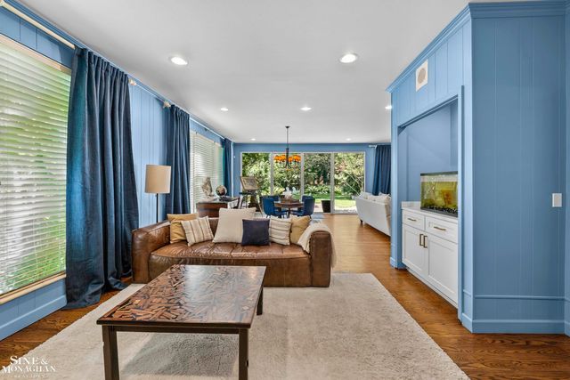 93 Merriweather Road, Grosse Pointe Farms, MI 48236