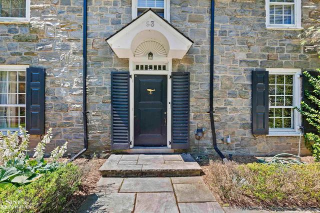93 Merriweather Road, Grosse Pointe Farms, MI 48236
