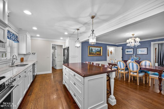93 Merriweather Road, Grosse Pointe Farms, MI 48236