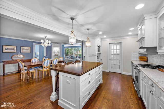 93 Merriweather Road, Grosse Pointe Farms, MI 48236