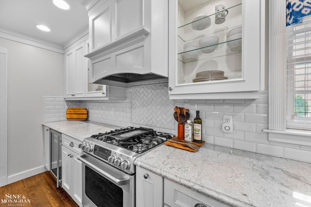 93 Merriweather Road, Grosse Pointe Farms, MI 48236